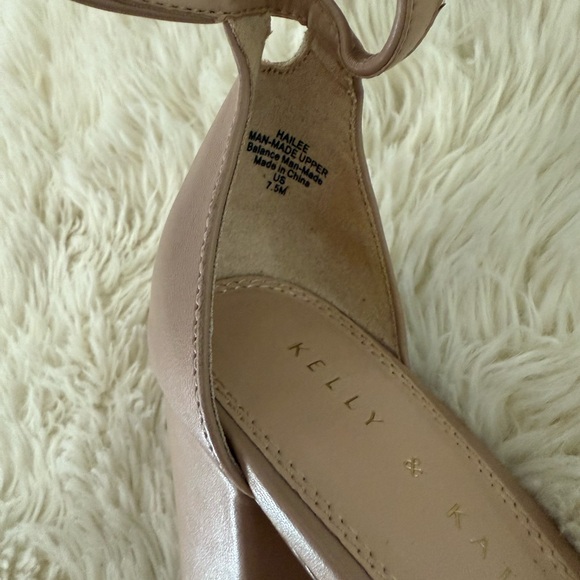 Kelly & Katie Hailee Women's Tan heeled Sandals - Picture 6 of 7